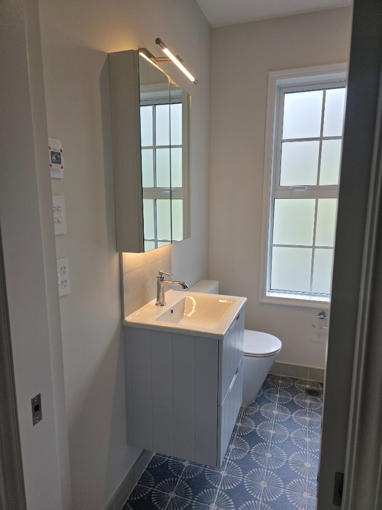 Bathroom vanity lighting