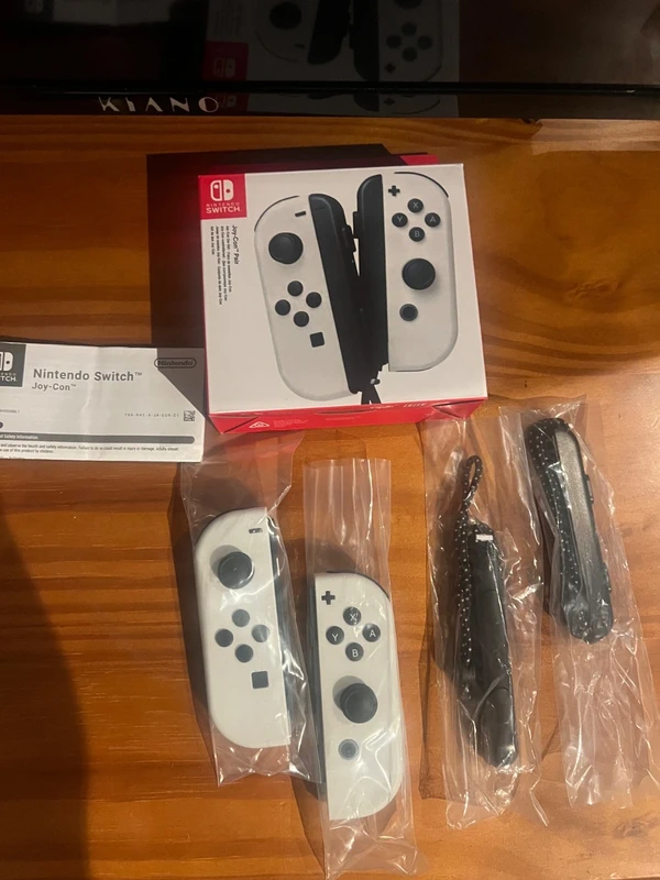 Nintendo Nintendo Switch Joy-Con Paar weiß (OLED) – neu, nur ausgepackt