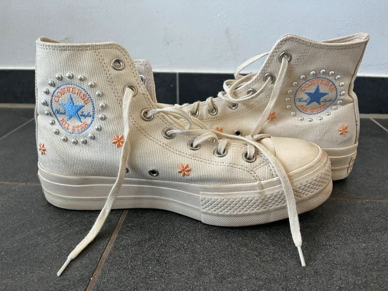Converse Converse Chuck Taylor All Star Lift Platform mit Blumen-Stickerei Size 38