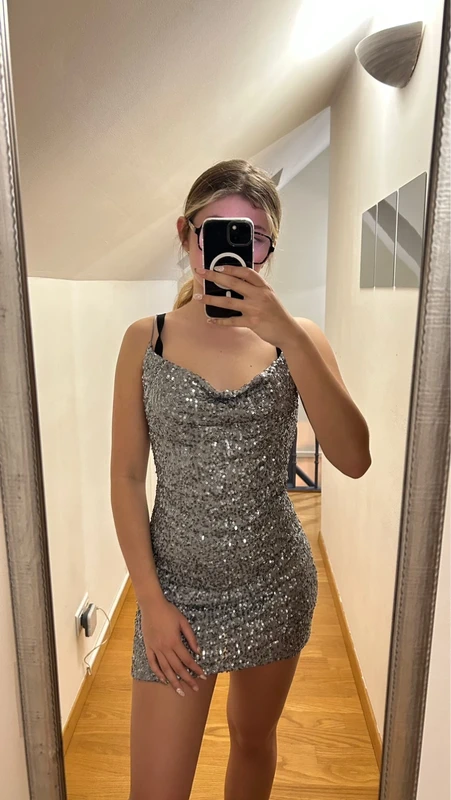 Zara Pailletten-Minikleid Silber mit Wasserfallausschnitt, Gr. XS Size XS