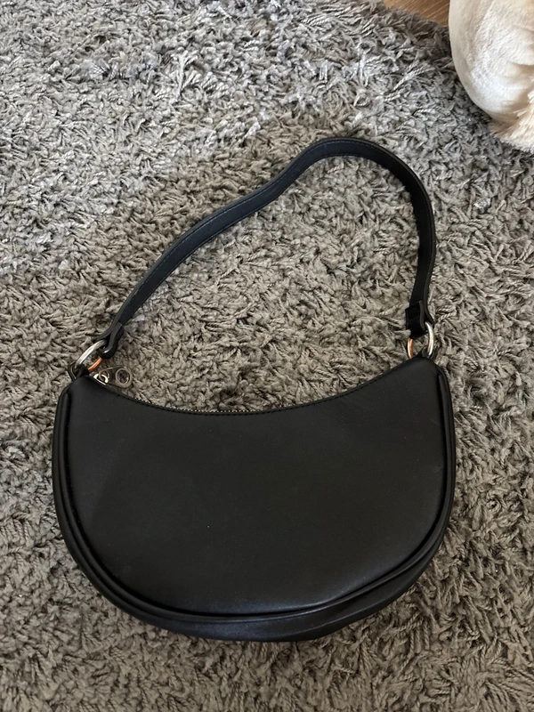 Pull & Bear Pull & Bear Halbmond-Schultertasche schwarz