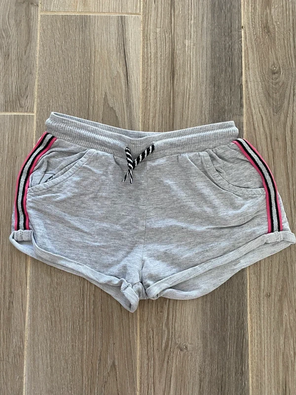 Kurze Sweatshorts grau mit pinken Streifen Gr. 134 Size 134