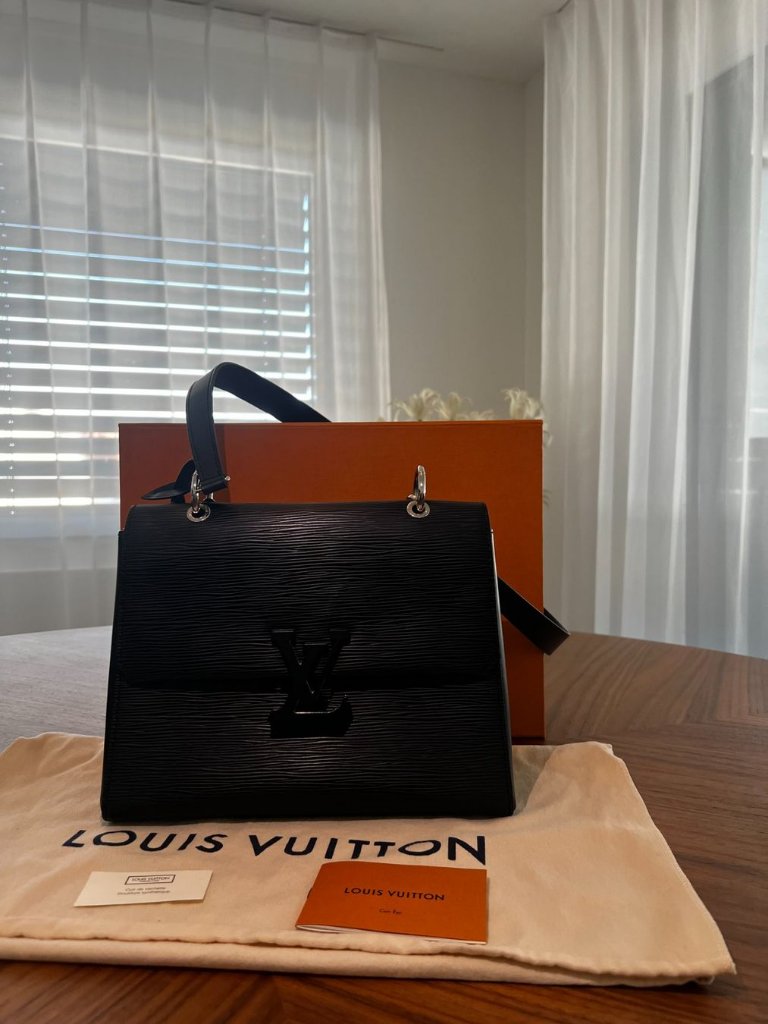 Louis Vuitton Louis Vuitton Grenelle Epi Leder Schwarz