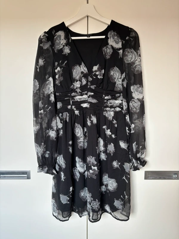 Clockhouse Clockhouse Chiffonkleid Schwarz mit Rosen-Print Gr. 34 Size 34