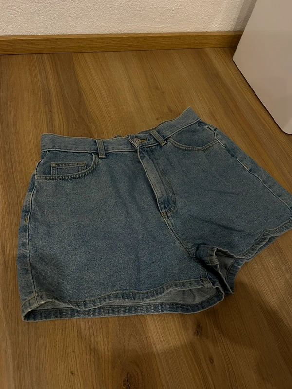 High-Waist Jeans-Shorts hellblau, Gr. M Size M