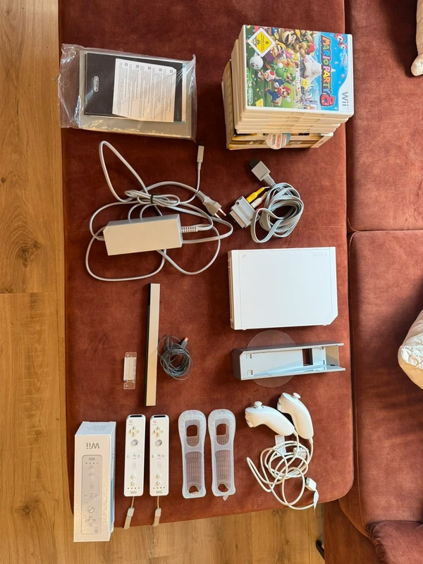 Nintendo Nintendo Wii Komplettset mit 8 Spielen & 2 Controllern Size Einheitsgröße