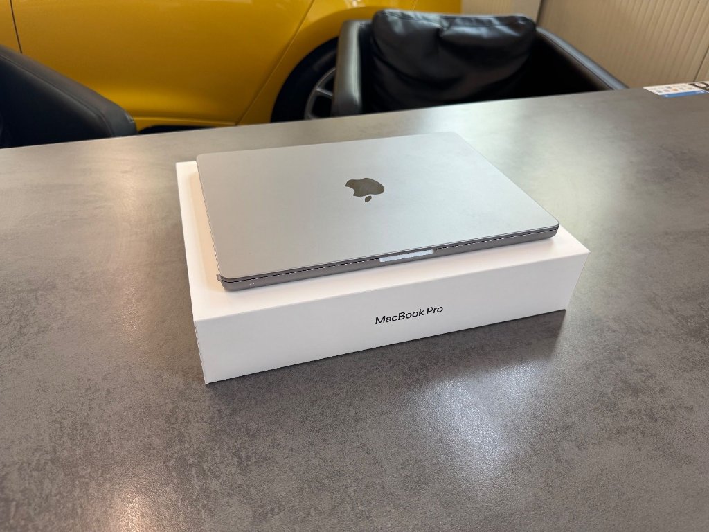 Apple Apple MacBook Pro 14" M1 Pro 512 GB Space Grau