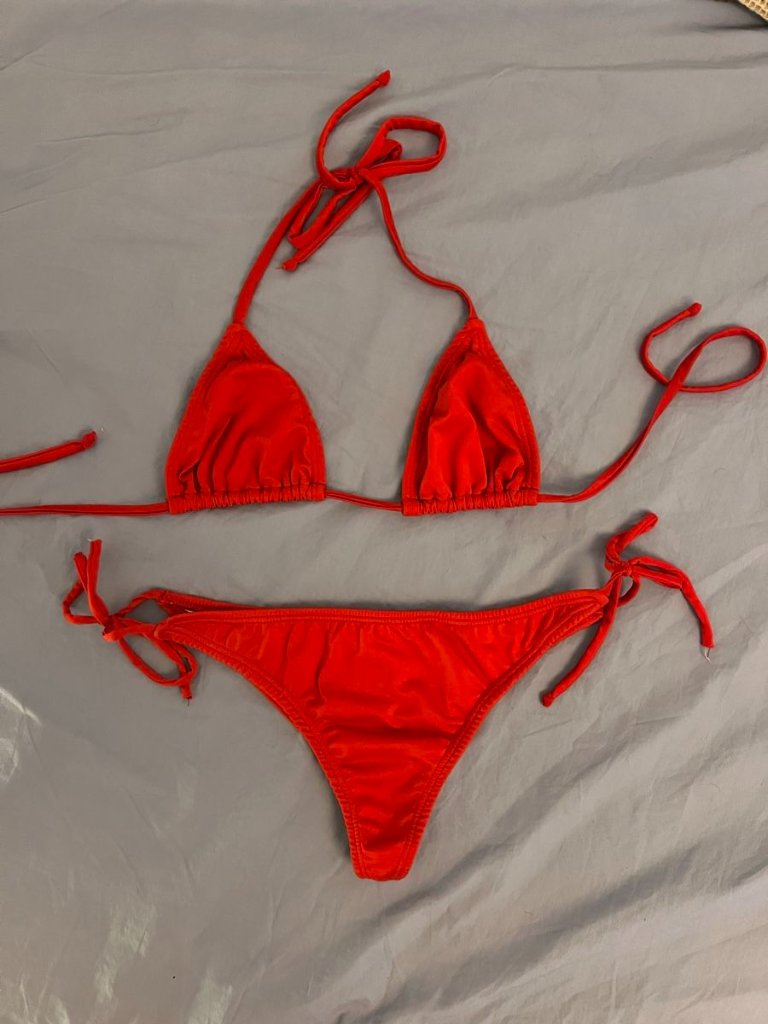 Roter Triangel-Bikini Gr. M – guter Zustand Size M