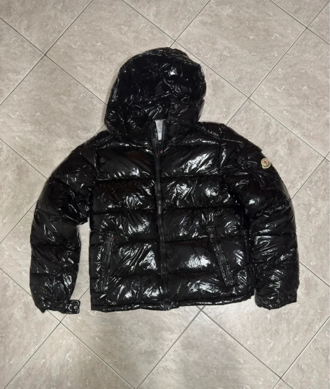 Moncler Moncler Daunenjacke Schwarz Lack-Optik mit Kapuze Size M