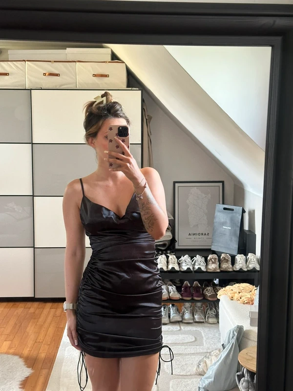 SHEIN Satin-Minikleid mit Raffung, Schwarz, Gr. S Size S
