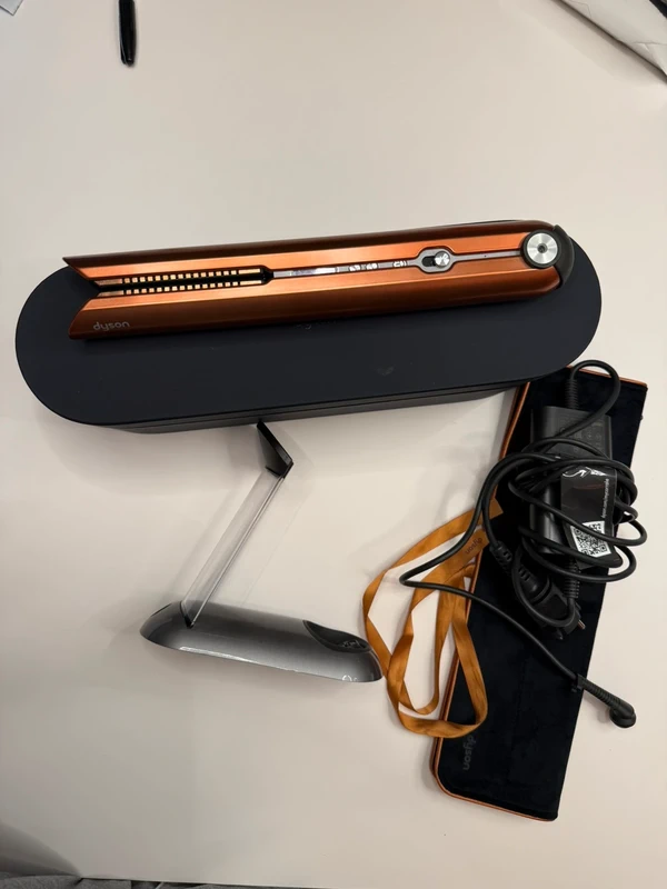 Dyson Dyson Corrale Glätteisen (kupfer) mit Etui, Ladestation & Zubehör