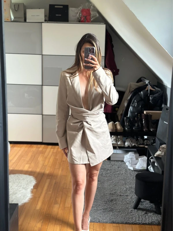 Zara Blazerkleid mit Wickeldetail, Beige, Gr. S Size S