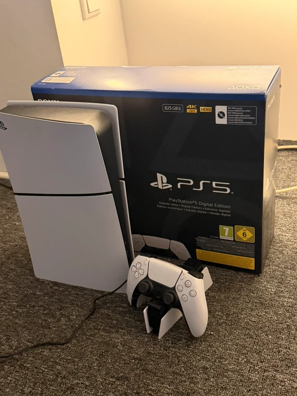 Sony PlayStation 5 Slim Digital Edition 825 GB + Ladestation