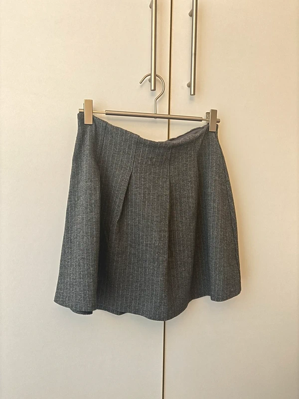 Faltenrock mit Nadelstreifen grau Gr. 38 Size 38