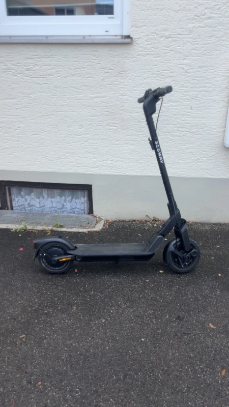 Segway Segway Ninebot E-Scooter mit Straßenzulassung – voll funktionsfähig