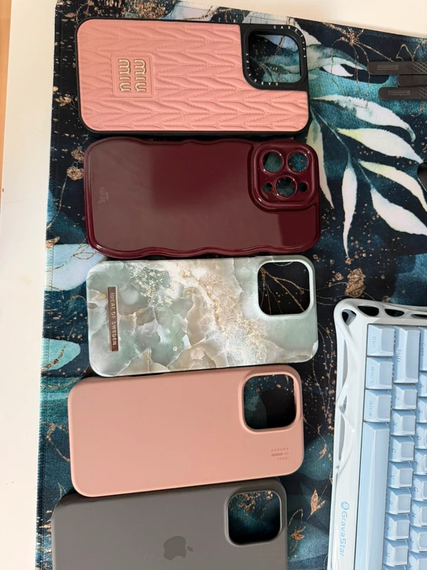 Mixed Set aus 5 Handyhüllen für iPhone 13/14 Pro Size Einheitsgröße