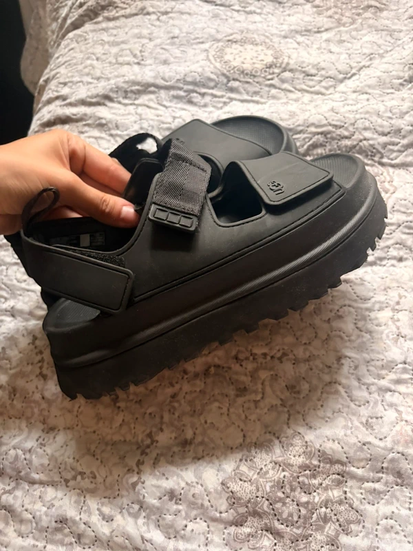 UGG UGG GoldenGlow Plateau-Sandalen schwarz, Gr. 39 Size 39