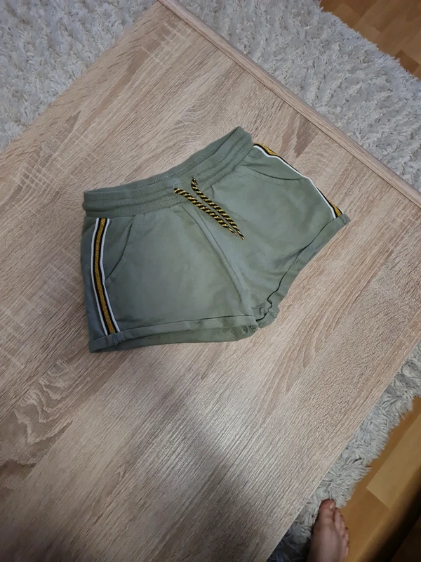 Sweatshorts khaki mit gelben Streifen Gr. S Size S