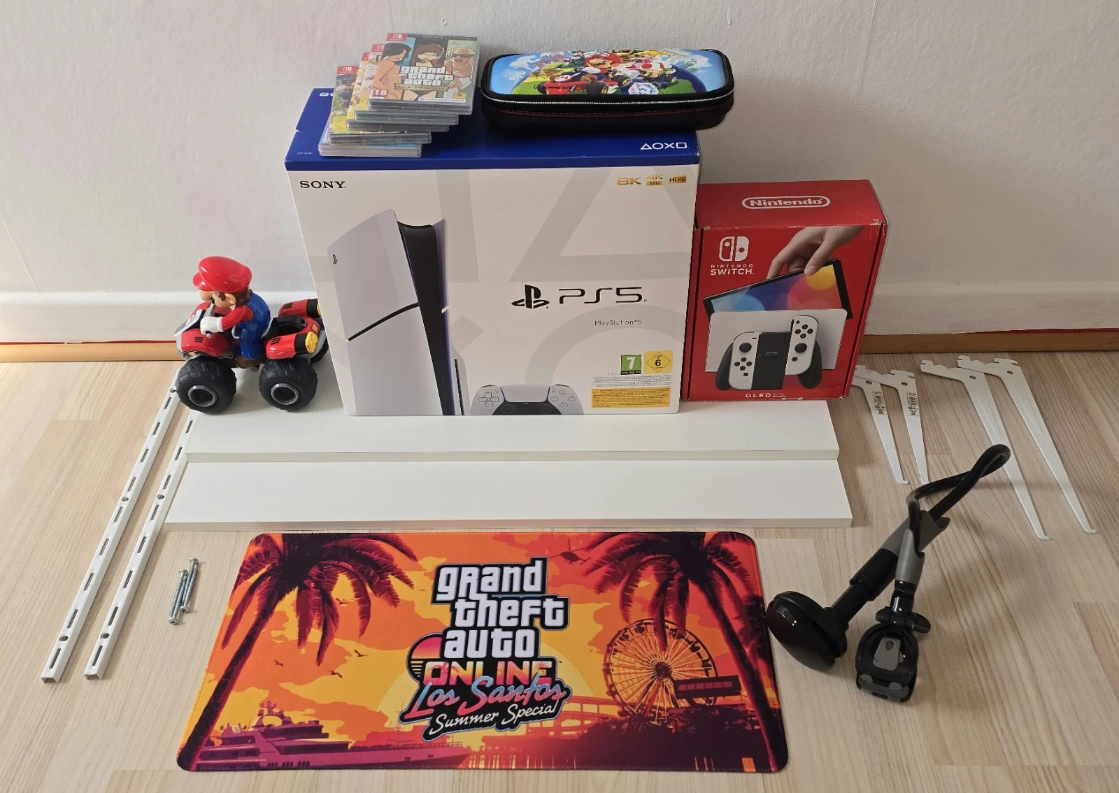 Sony Gaming-Bundle: PS5 Slim + Switch OLED + Spiele & Zubehör