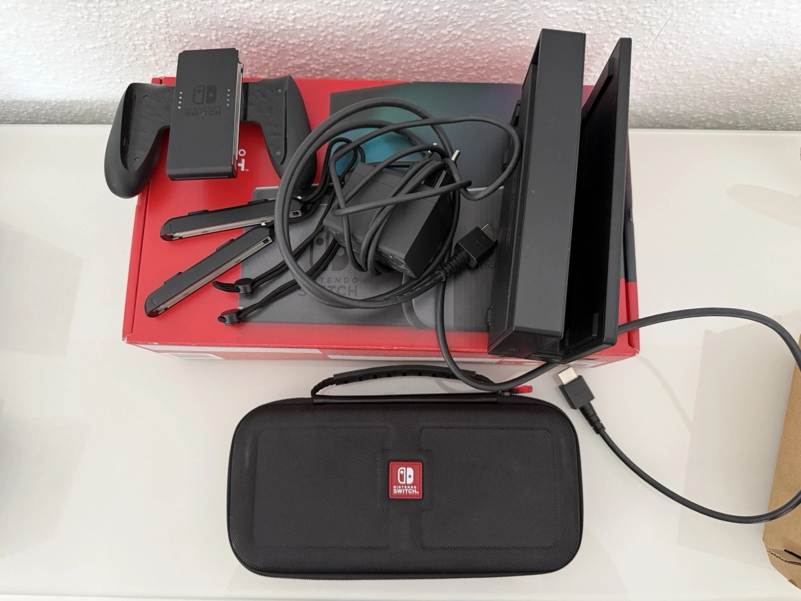 Nintendo Nintendo Switch Konsole (V2) mit Dock, Zubehör & Tasche