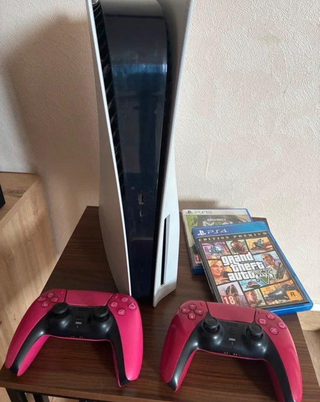 Sony PlayStation 5 Konsole mit 2 Controllern & 2 Spielen