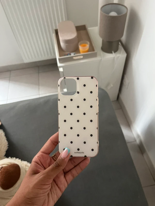 iPhone Hülle weiß mit schwarzen Punkten