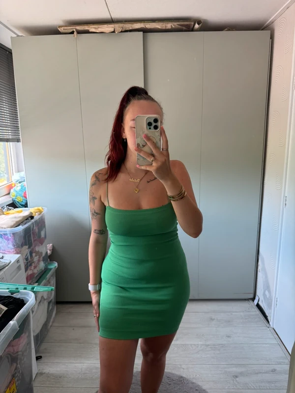 Zara Grünes Minikleid mit Spaghettiträgern – Gr. M Size M