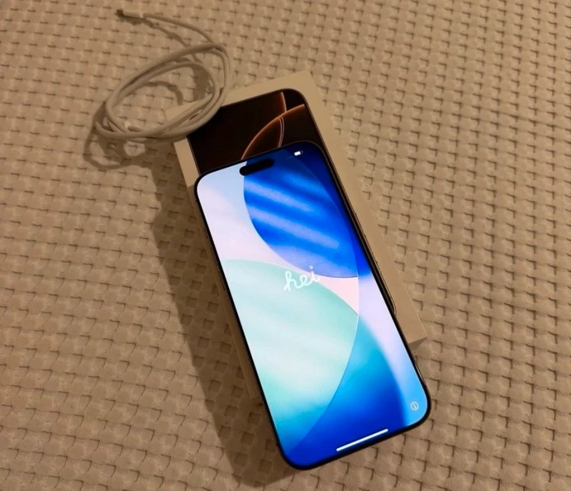 Apple Apple iPhone 16 Pro 256 GB, Desert Titan, mit OVP Size Einheitsgröße