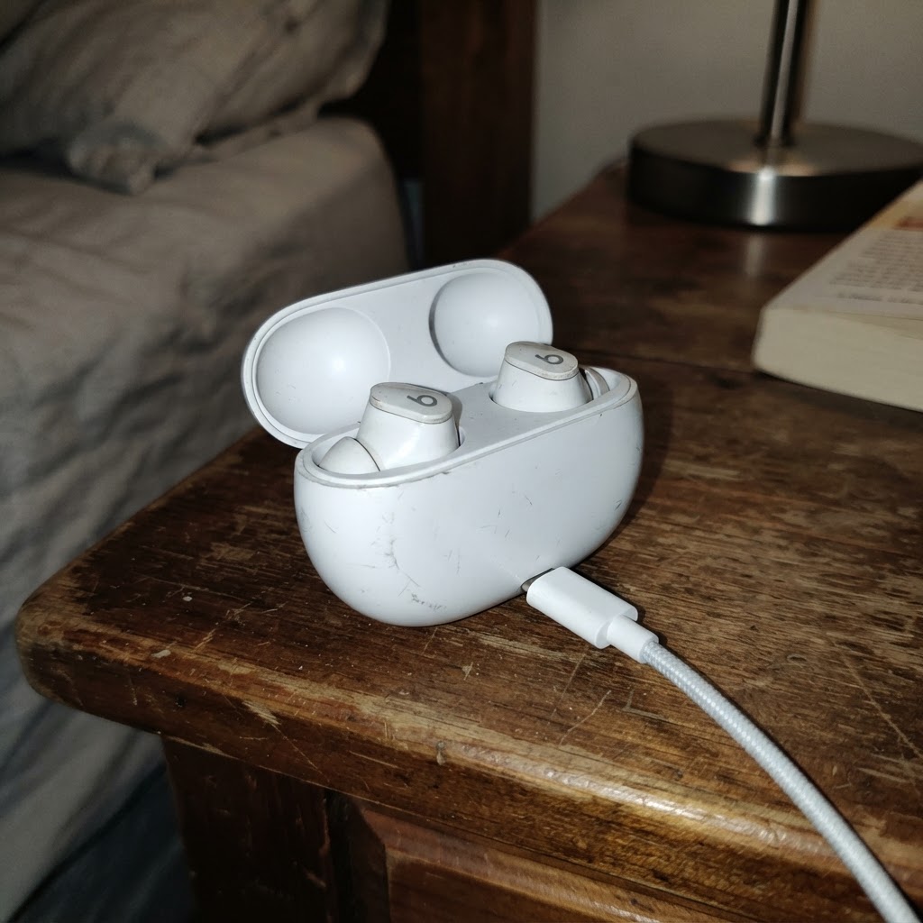 Beats Beats Studio Buds Weiß
