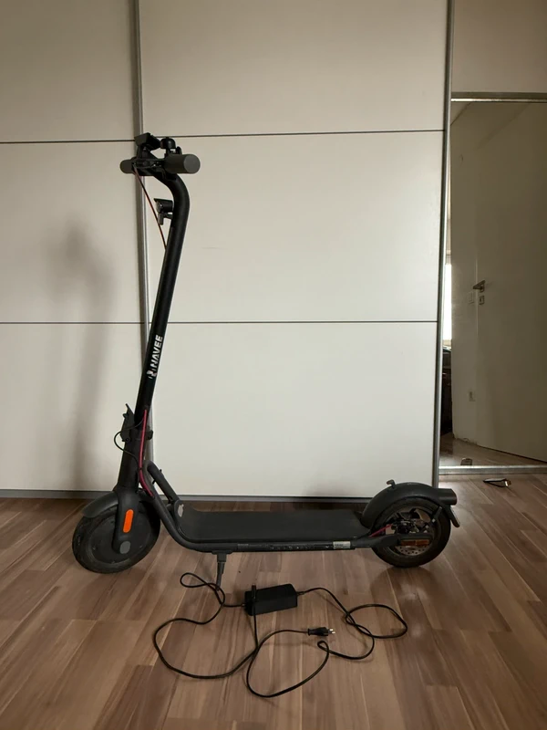 NAVEE NAVEE V25 E-Scooter mit Ladegerät – klappbar, mit Zulassung