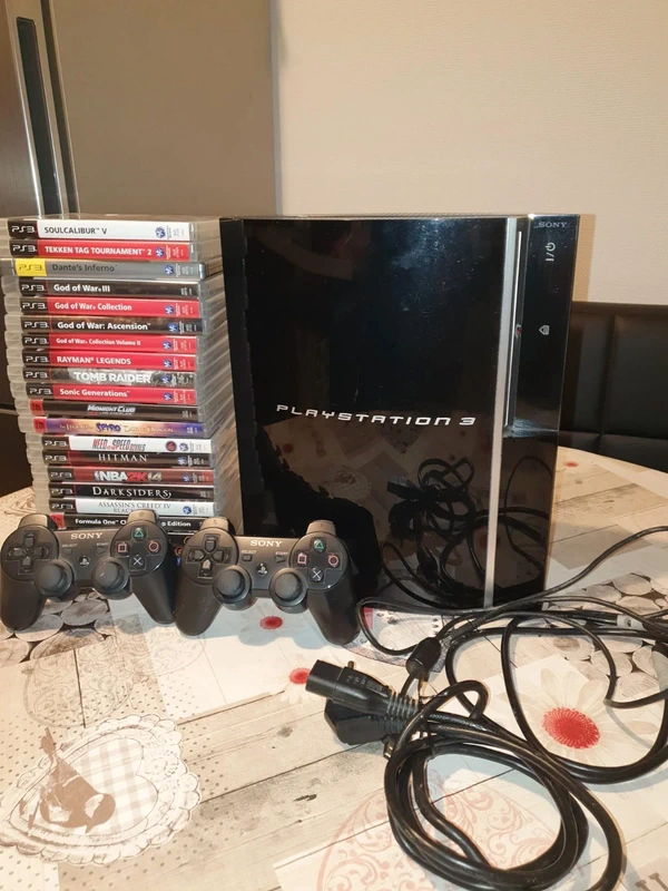 Sony PlayStation 3 Konsole + 2 Controller + 18 Spiele Sammlung