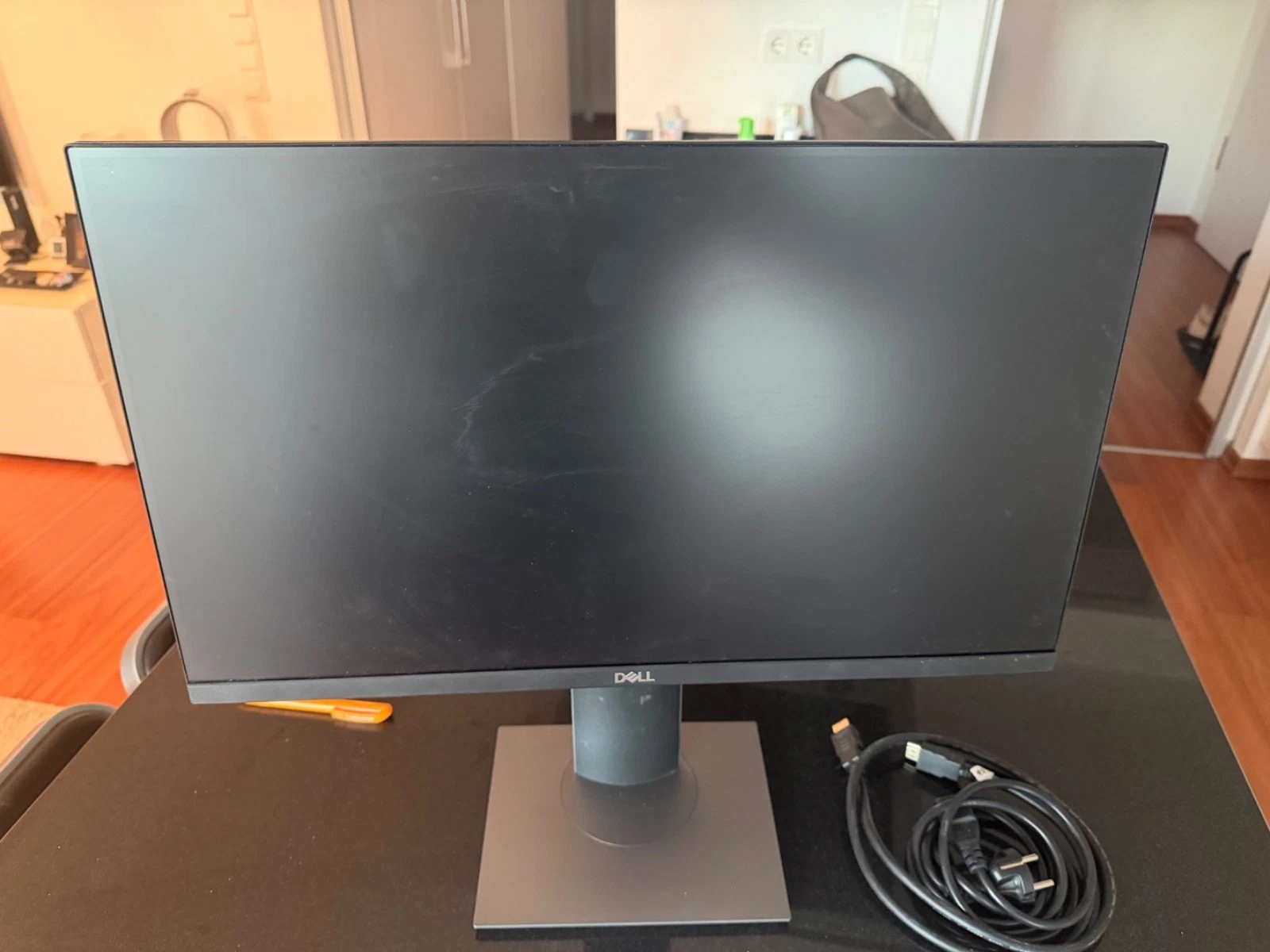 Dell Dell 24 Zoll Monitor mit höhenverstellbarem Standfuß