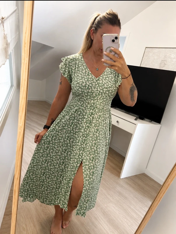 Vero Moda Midikleid mit Blümchenprint in Grün Size M