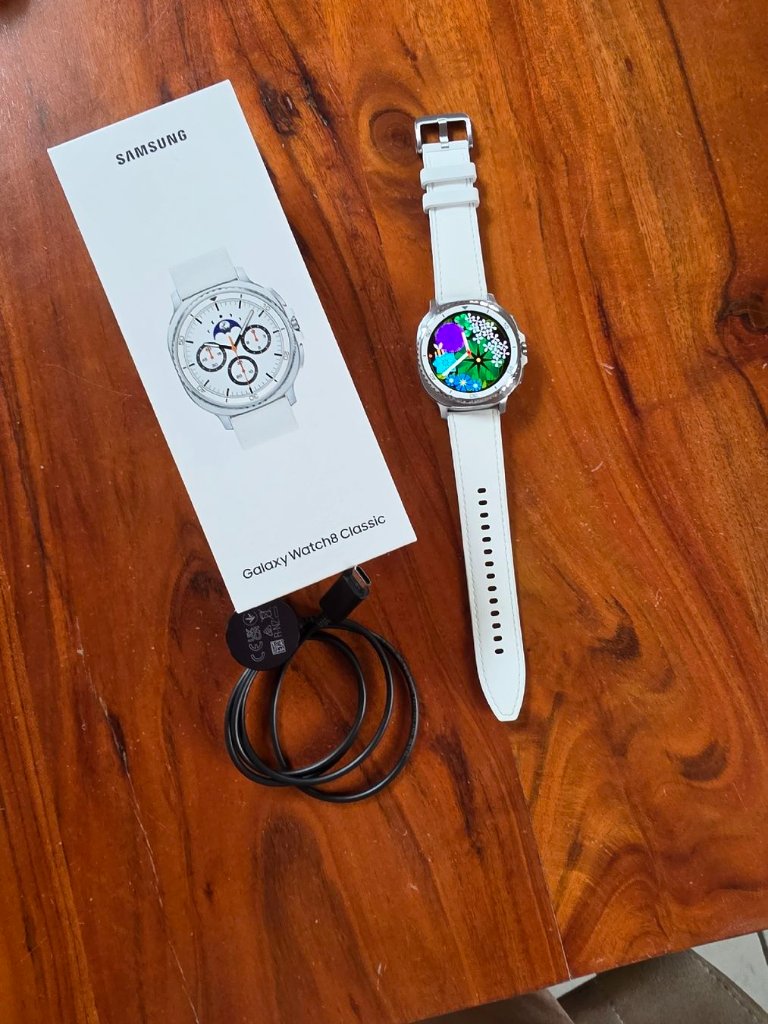 Samsung Samsung Galaxy Watch 8 Classic weiß – Top Zustand