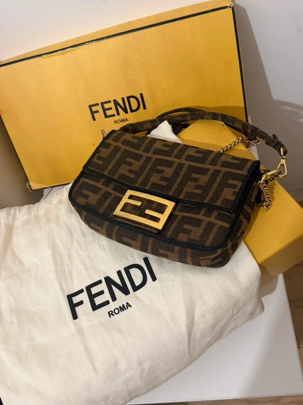Fendi Fendi Baguette Mini – Zucca Monogram mit Box & Staubbeutel