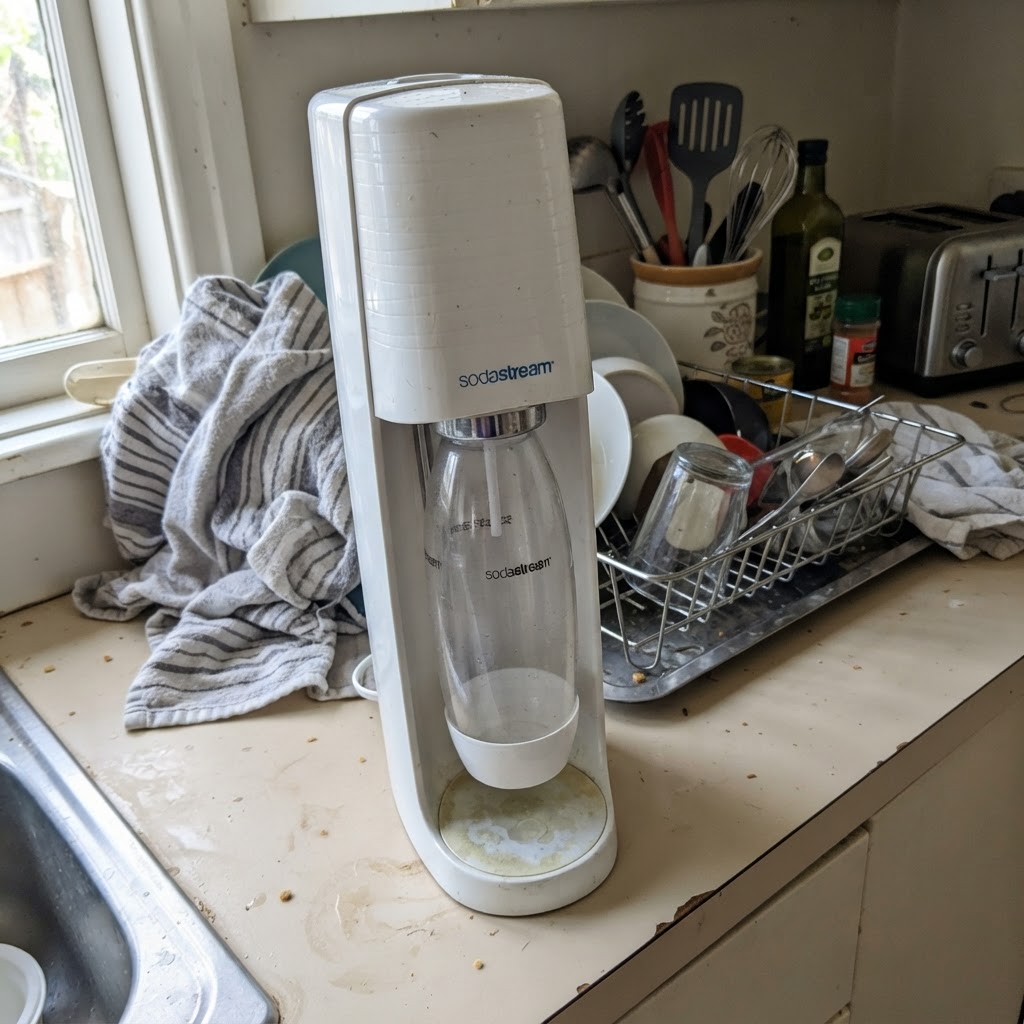 SodaStream SodaStream Wassersprudler Weiß mit Flasche