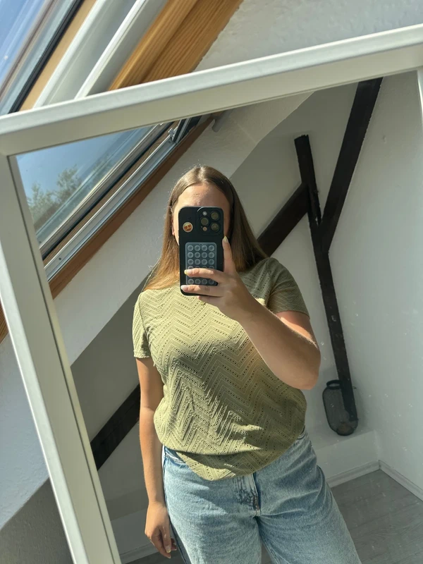 Vero Moda Ajour-Shirt Oliv mit Zickzack-Muster Gr. S Size S