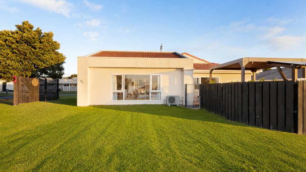 Exterior — Garden & Lawn