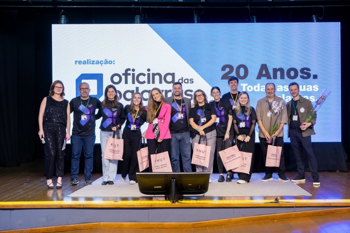 Grupo de organizadores no palco do NEXO 2026