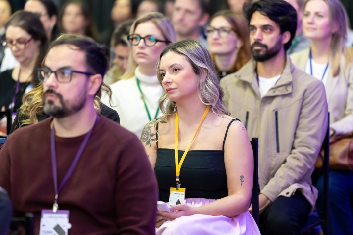 Público do NEXO 2026 interagindo no evento