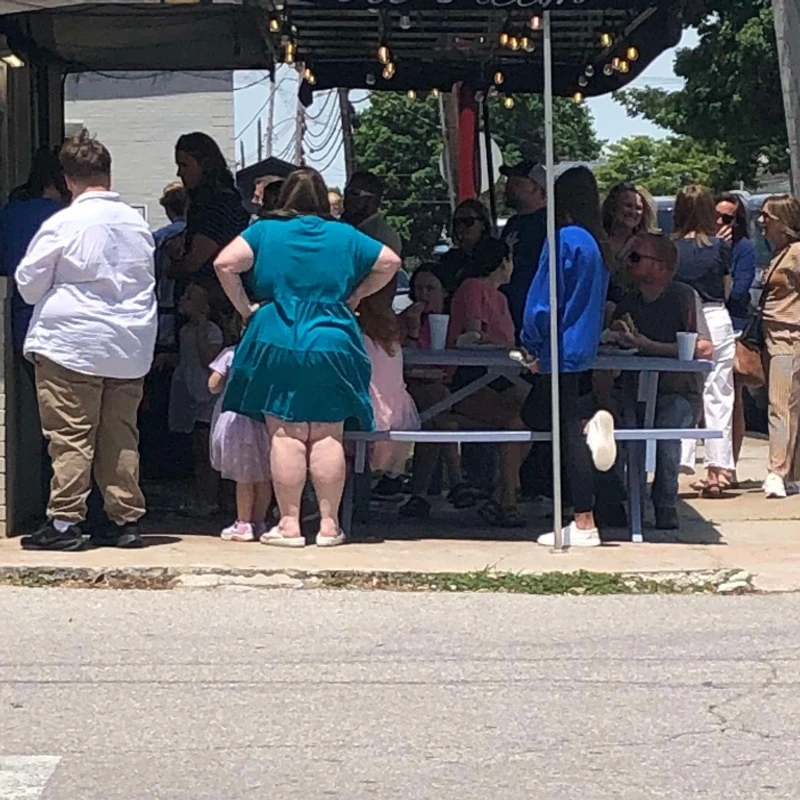 Busy lunch crowd at the outdoor tables