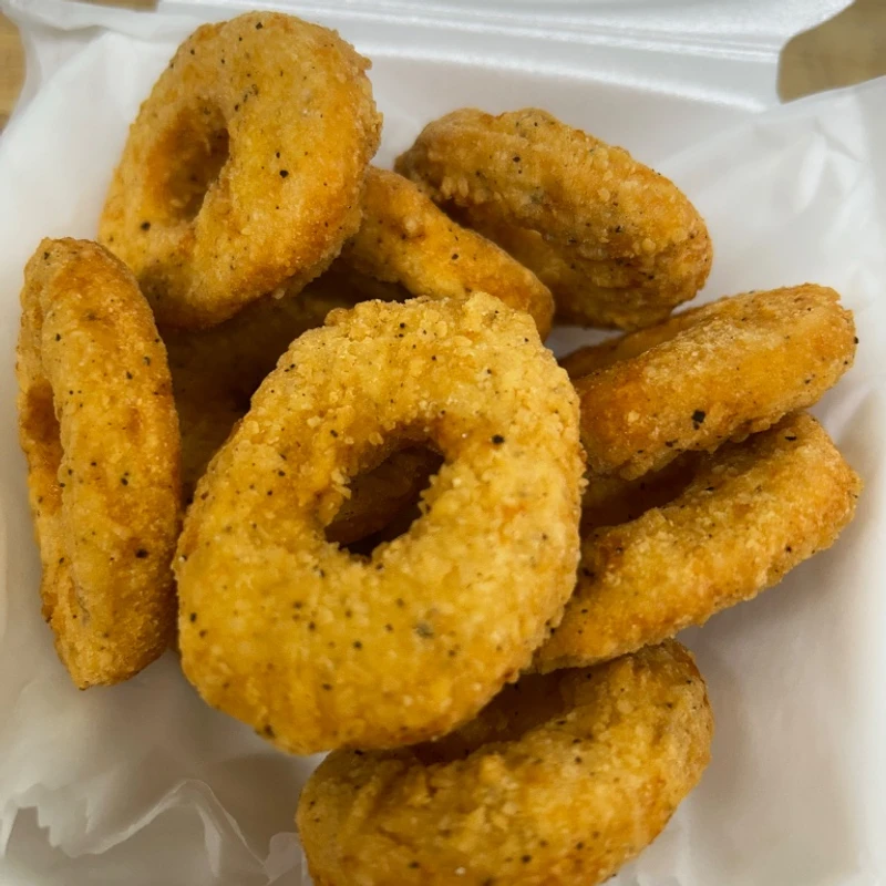 Breaded onion rings in a to-go box