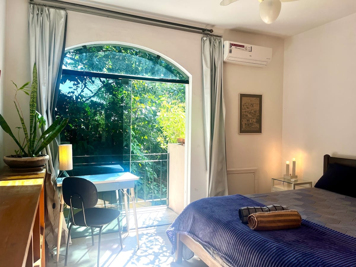 Room with Balcony — photo 1