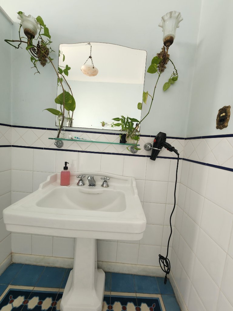 Shared Bathroom — photo 1