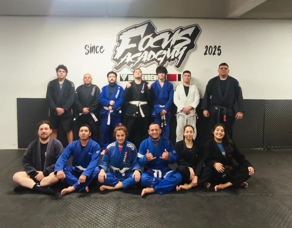 Grupo de practicantes de Brazilian Jiu-Jitsu en Focus Academy