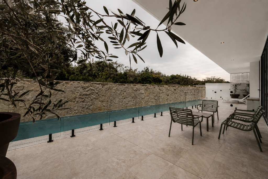 Cylinders Beach House — 9