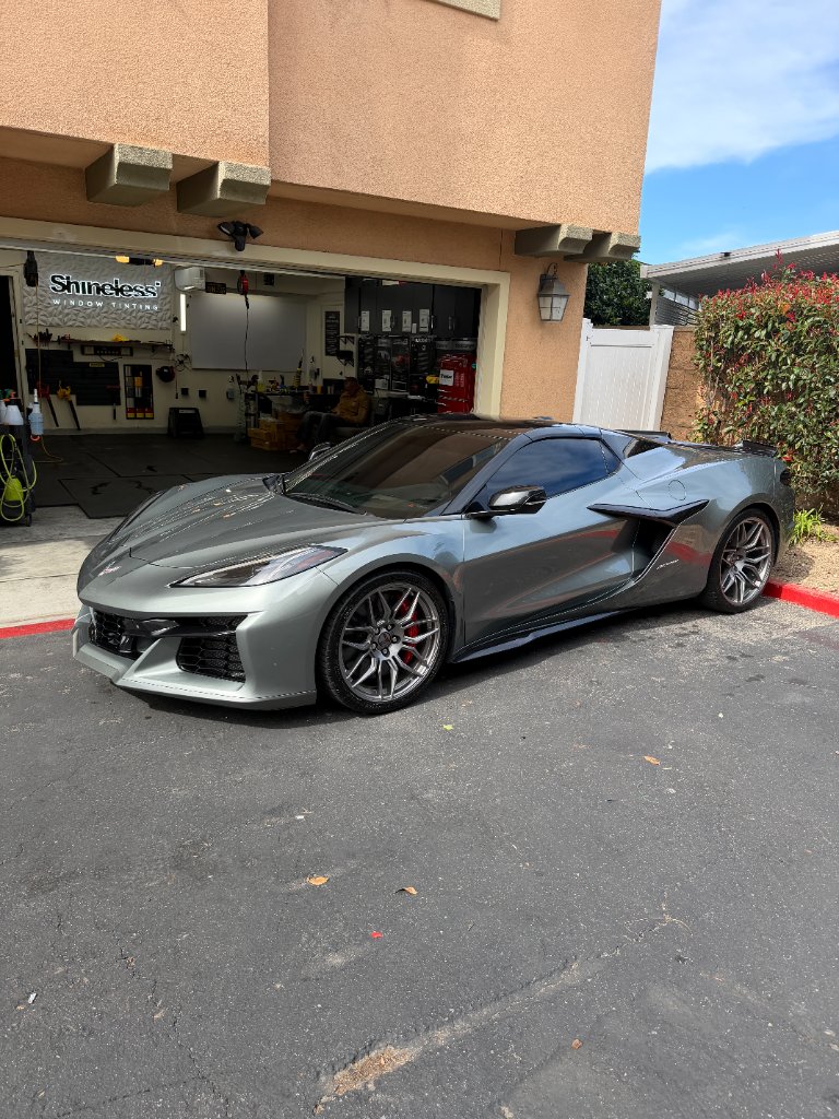 Corvette Z06 (Grey, Front)