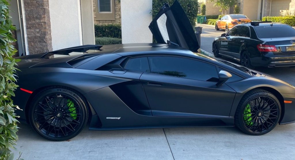 Lamborghini Aventador (Side)