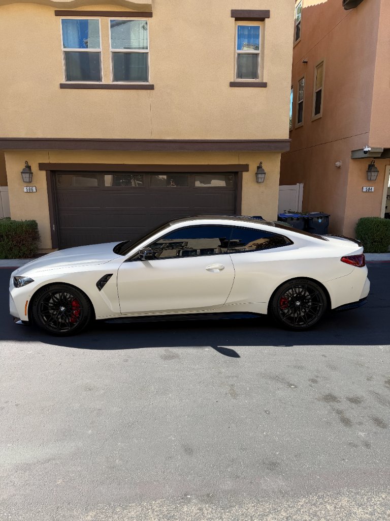 Tesla Model Y (Black)