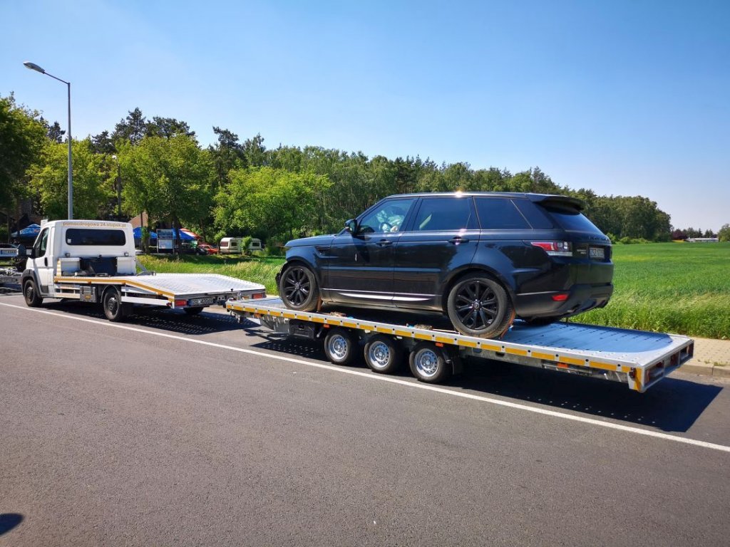 Holowanie Range Rovera Słupsk – transport SUV na lawecie
